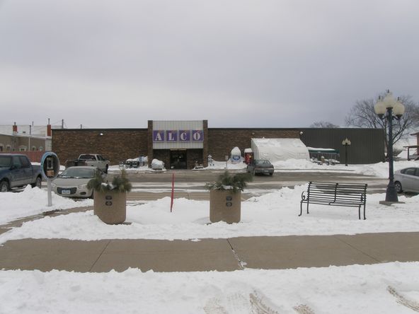 Leon Retail Center: 108 NE 3rd St, Leon, IA 50144